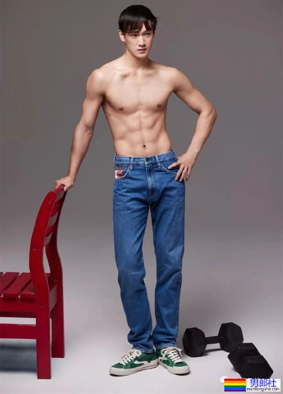 内娱新晋男菩萨来了！华中科技大学寸头小哥李昀锐洗澡片段来了！ - 51虹马