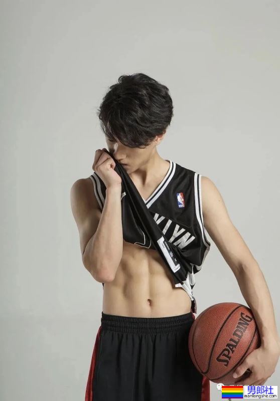 内娱新晋男菩萨来了！华中科技大学寸头小哥李昀锐洗澡片段来了！ - 51虹马