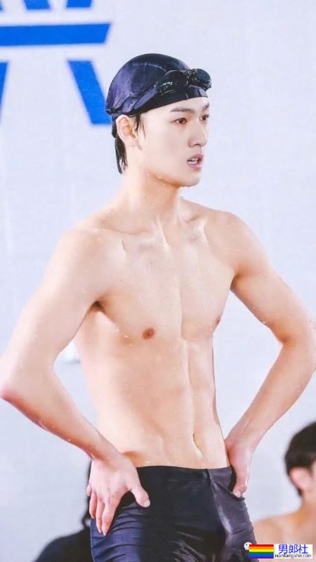 内娱新晋男菩萨来了！华中科技大学寸头小哥李昀锐洗澡片段来了！ - 51虹马