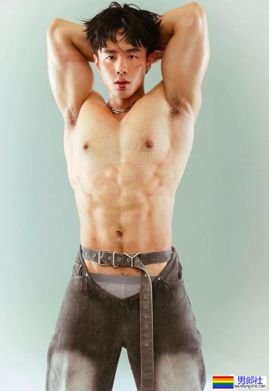 台大校草最新肌肉写真,网友:能好好穿裤子吗? - 51虹马 台大校草最新肌肉写真,网友:能好好穿裤子吗? - 51虹马