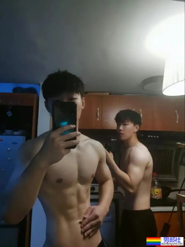 两个帅哥，双倍快乐 - 51虹马