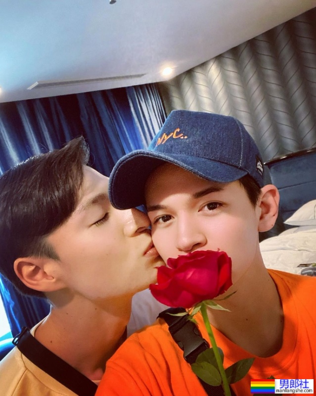 《HIStory》任祐成首曝「超帅男友正面照」！七夕放闪告白：让我们永远在一起 - 51虹马