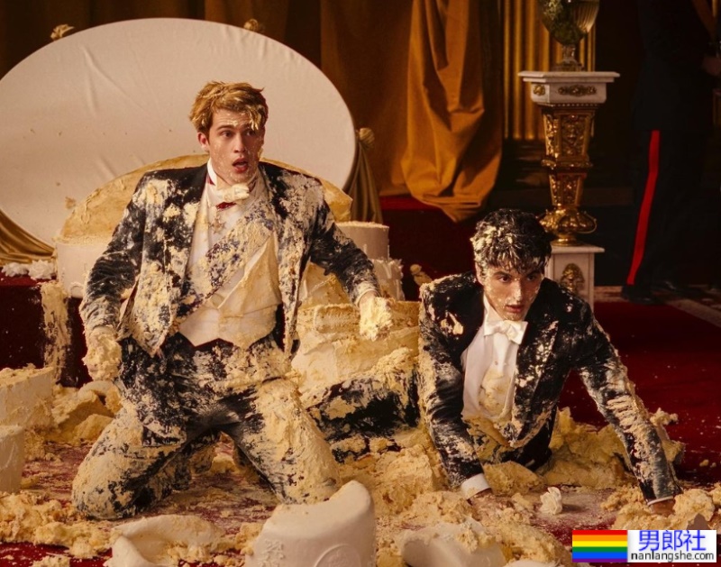 《王室绯闻守则》美国总统儿子「露毛茸茸屁股」掀热议！导演曝背后故事被赞爆 - 51虹马