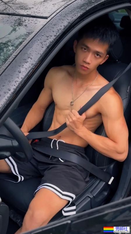 不穿衣服的肌肉司机，副驾你做不做？ - 51虹马