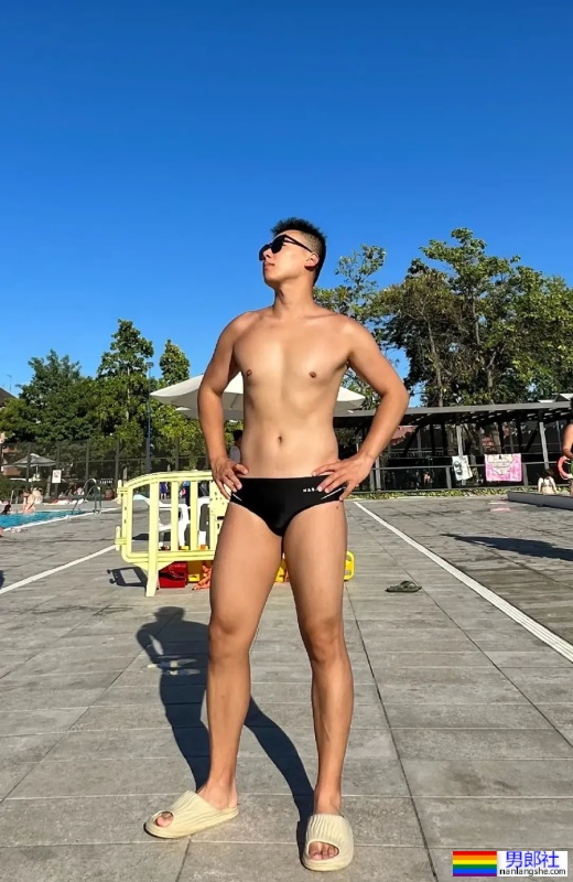 户外壮实黑皮帅哥 - 51虹马