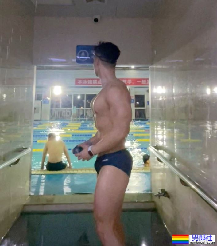 无法拒绝这样的泳裤小哥，太爱了！ - 51虹马