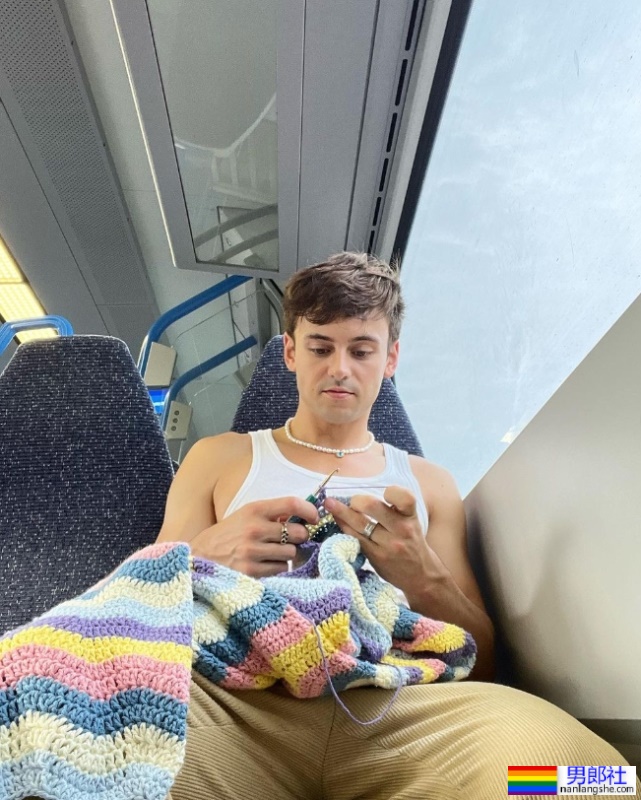 跳水王子Tom Daley回归跳水!曝练习「对身体造成冲击」:但2024要挑战最后一次奥运 - 51虹马 跳水王子Tom Daley回归跳水!曝练习「对身体造成冲击」:但2024要挑战最后一次奥运 - 51虹马