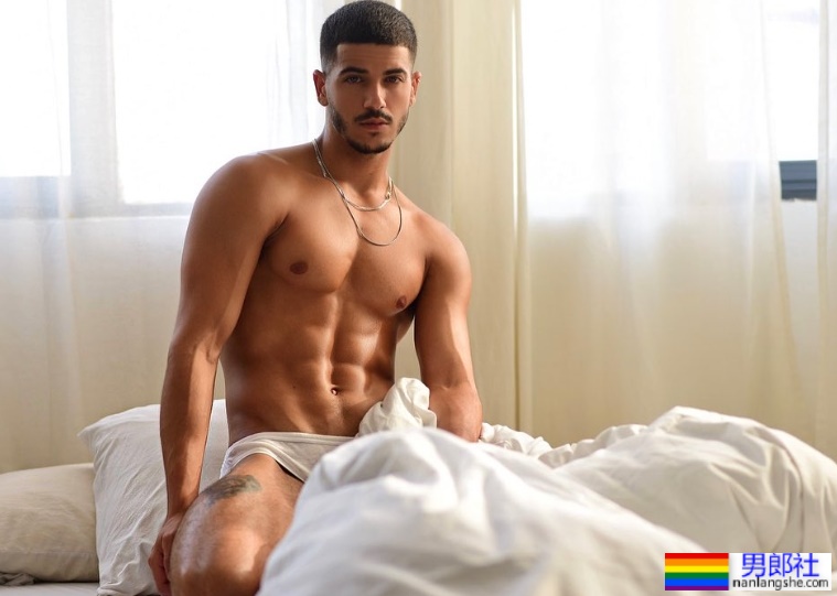 以色列歌手Ayal Mazaki把出柜心路变成一首歌：不希望有人跟我一样浪费10年生命 - 51虹马