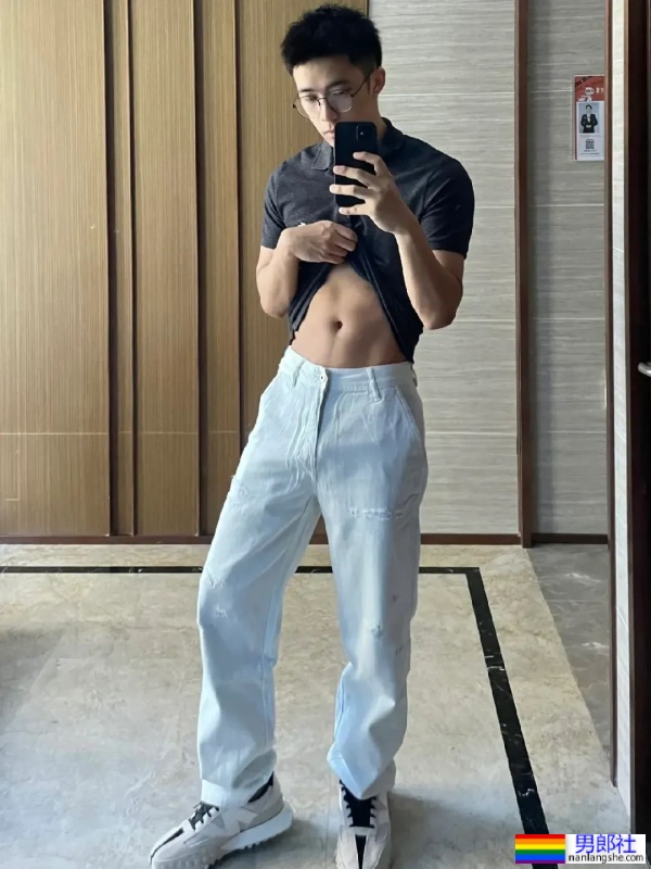 商务风，衬衫帅哥，好吸睛 - 51虹马