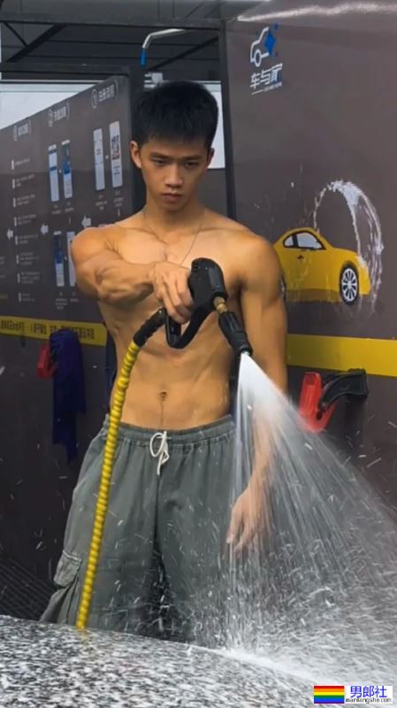 不穿衣服的肌肉司机，副驾你做不做？ - 51虹马