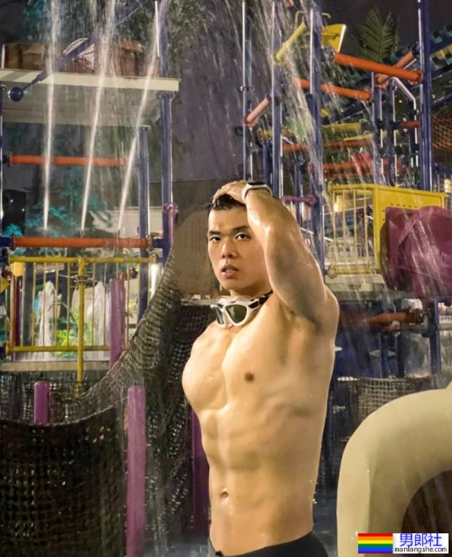 无法拒绝这样的泳裤小哥，太爱了！ - 51虹马