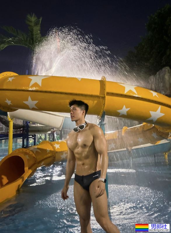 无法拒绝这样的泳裤小哥，太爱了！ - 51虹马
