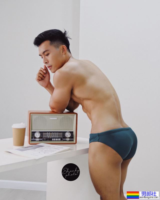 我有 3 个男友！越南帅哥实境秀节目出柜：洪庆 - 51虹马