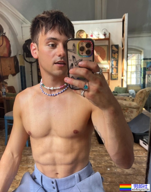 跳水王子Tom Daley回归跳水!曝练习「对身体造成冲击」:但2024要挑战最后一次奥运 - 51虹马 跳水王子Tom Daley回归跳水!曝练习「对身体造成冲击」:但2024要挑战最后一次奥运 - 51虹马