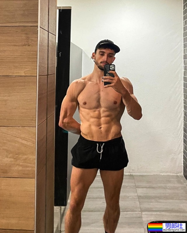 同志体操运动员Heath Thorpe打破常规夺冠!疯狂晒猫引网暴动:他跟猫谁比较美? - 51虹马 同志体操运动员Heath Thorpe打破常规夺冠!疯狂晒猫引网暴动:他跟猫谁比较美? - 51虹马