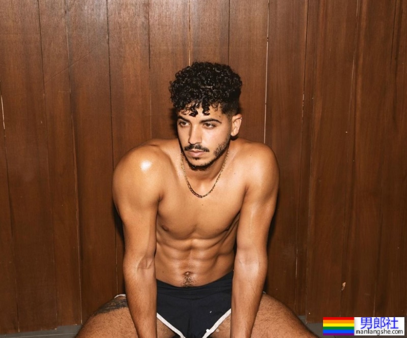 以色列歌手Ayal Mazaki把出柜心路变成一首歌：不希望有人跟我一样浪费10年生命 - 51虹马