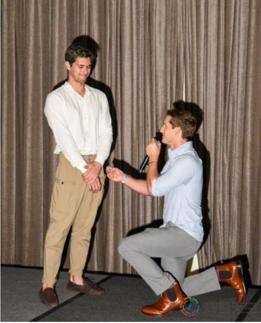 美同志演员与军官未婚夫订婚 - 51虹马