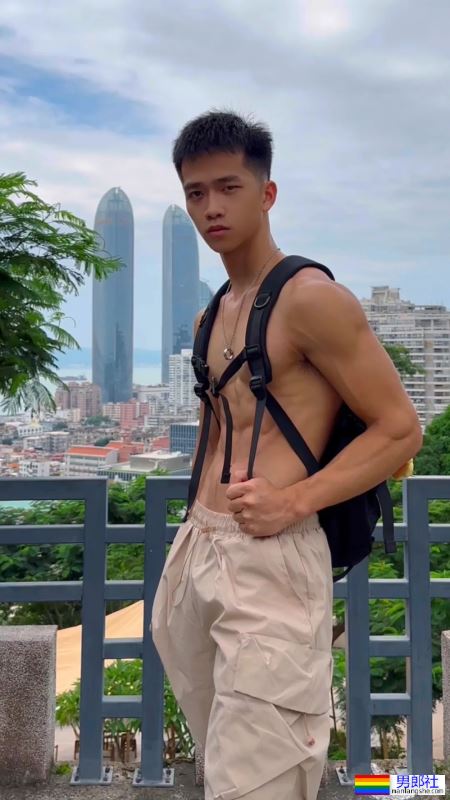 不穿衣服的肌肉司机，副驾你做不做？ - 51虹马