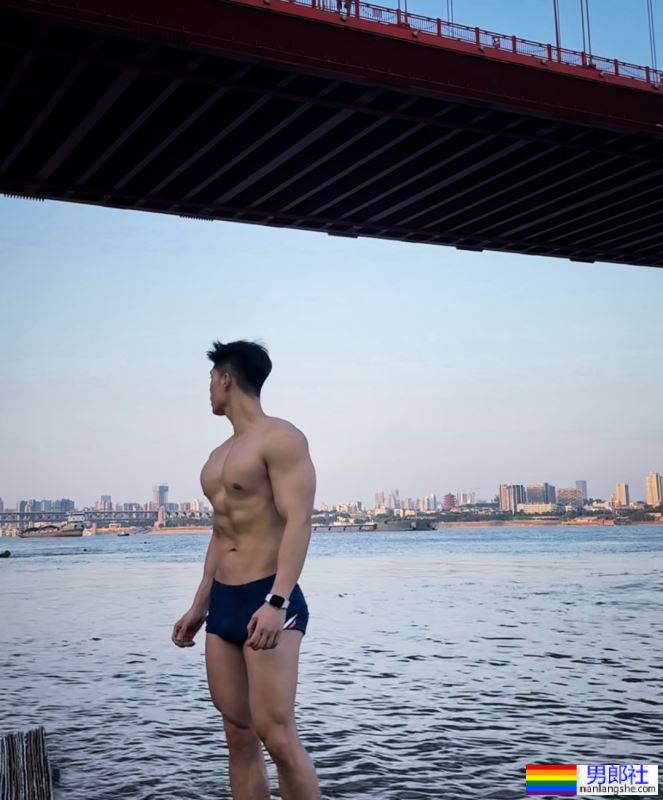 无法拒绝这样的泳裤小哥，太爱了！ - 51虹马