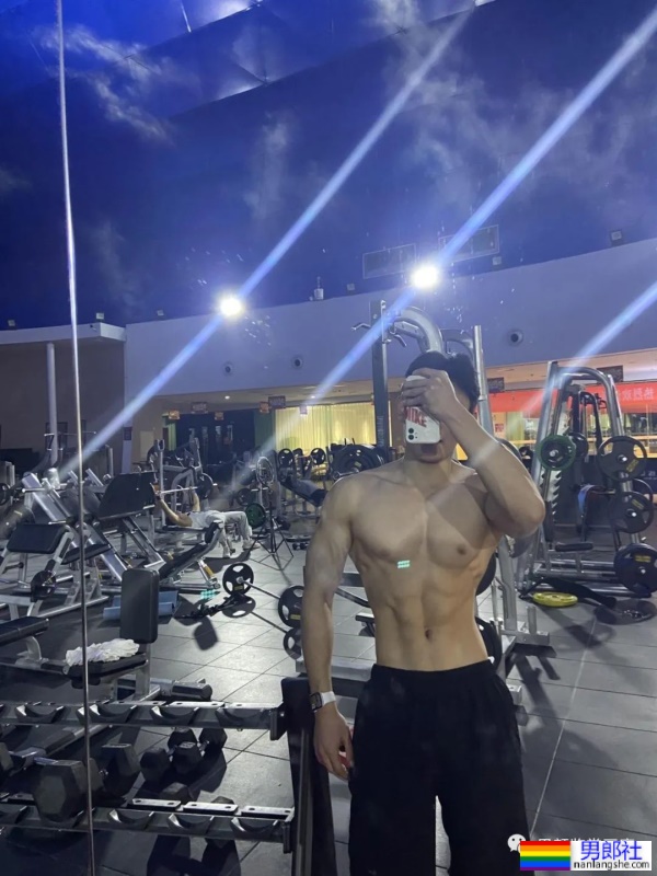 身高183cm拥有完美八块腹肌的山东男人 - 51虹马 身高183cm拥有完美八块腹肌的山东男人 - 51虹马