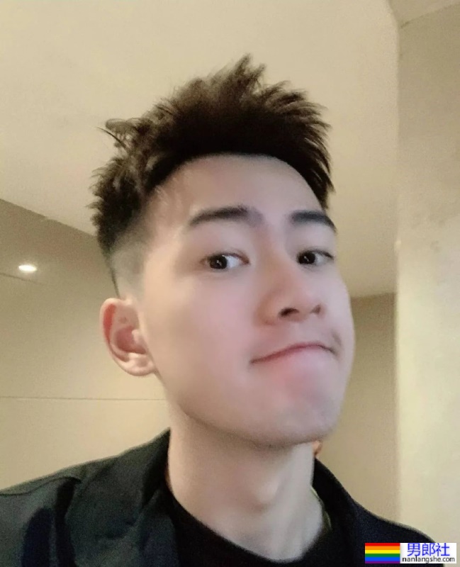 羽毛球队00后帅哥闪耀杭州亚运会，羽毛球队颜值天花板来了！ - 51虹马