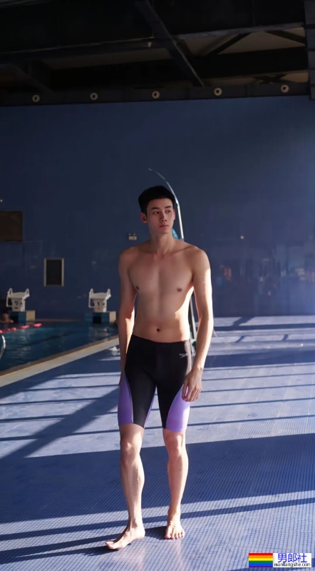 游泳冠军退役当教练，穿紧身泳裤，教你游泳可以吗？ - 51虹马
