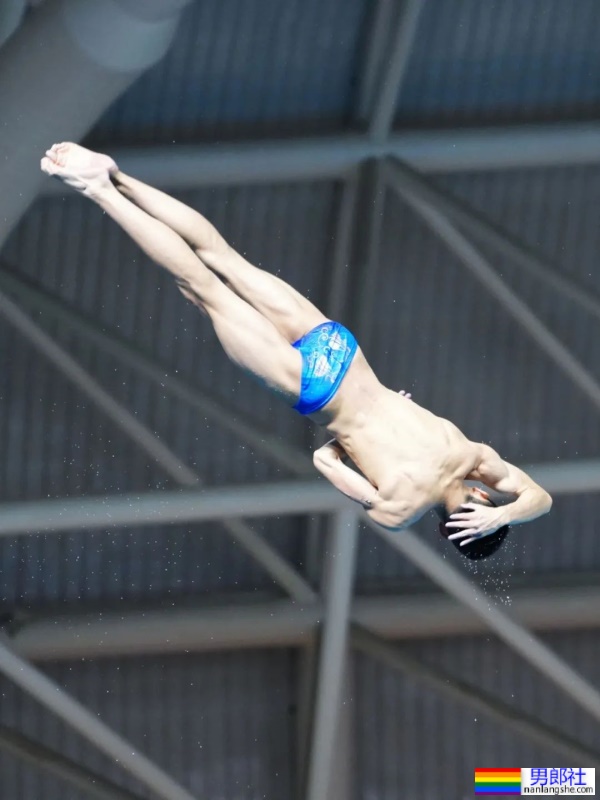 实拍山西17岁跳水小哥皮亚宁，05后的男生太强了 - 51虹马