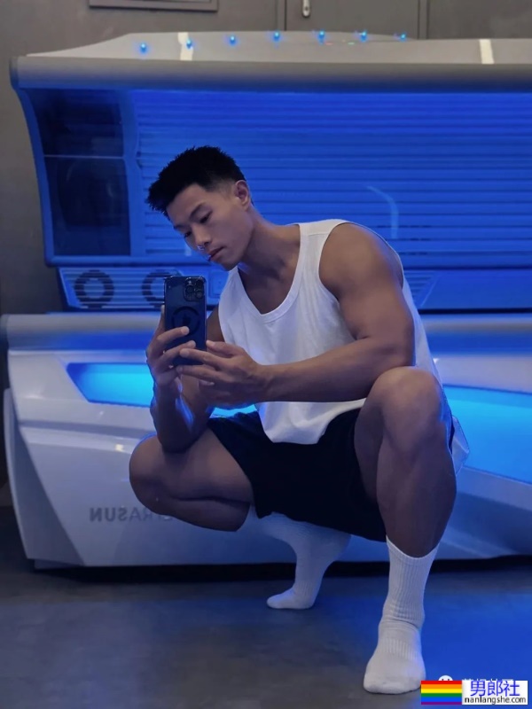 拼车遇到肌肉小哥，他在旁边装睡！ - 51虹马