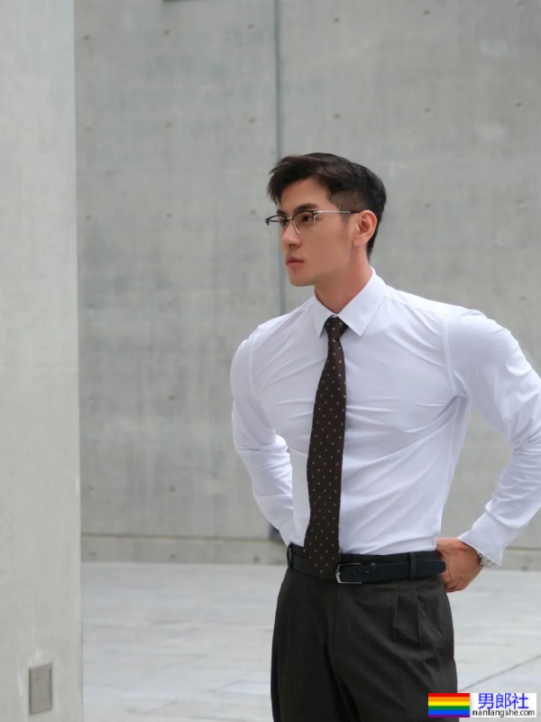 正装熟男，魅力更大吧 - 51虹马