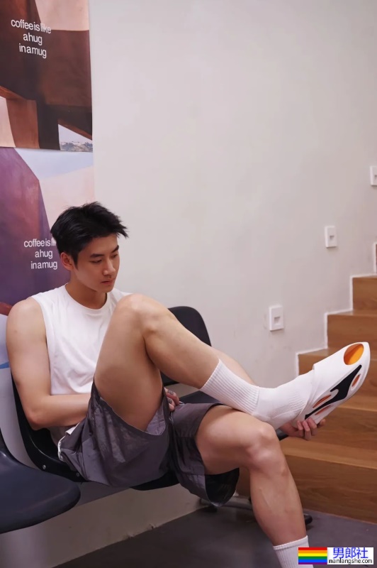 游泳冠军退役当教练，穿紧身泳裤，教你游泳可以吗？ - 51虹马