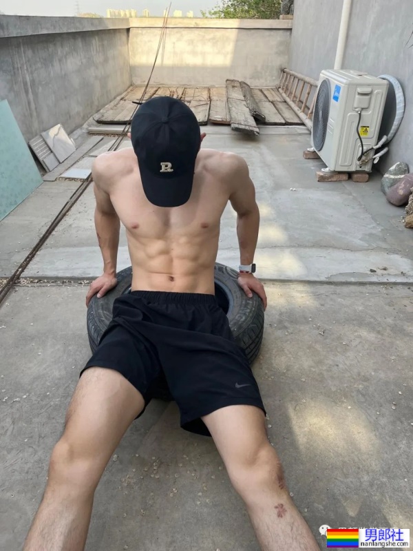 身高183cm拥有完美八块腹肌的山东男人 - 51虹马 身高183cm拥有完美八块腹肌的山东男人 - 51虹马