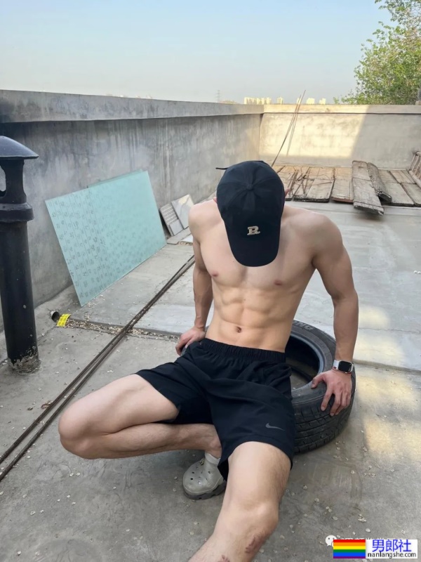 身高183cm拥有完美八块腹肌的山东男人 - 51虹马 身高183cm拥有完美八块腹肌的山东男人 - 51虹马