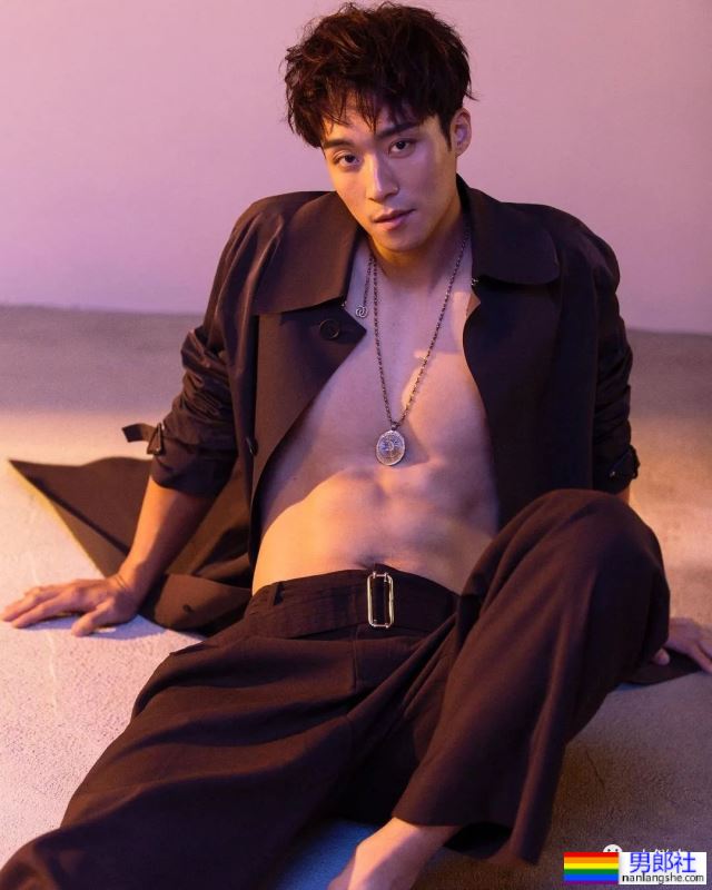 被女记者采访后他终于回归了！最新写真大片一览！ - 51虹马