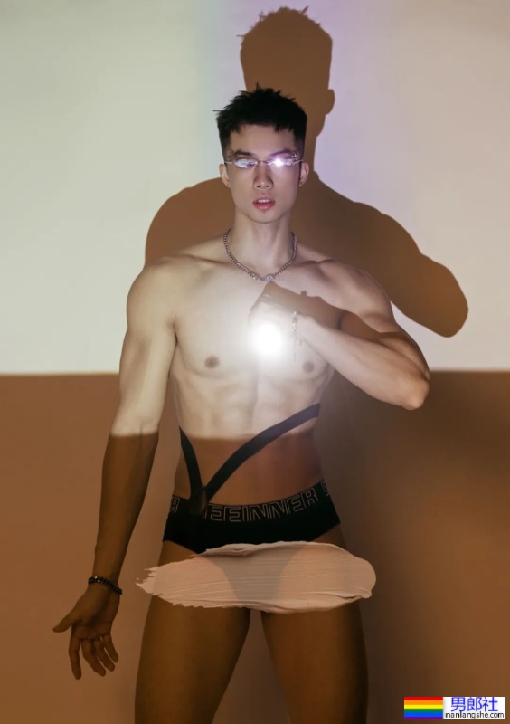 细狗奶狗不如小狼狗，这腰硬的能砸核桃！ - 51虹马