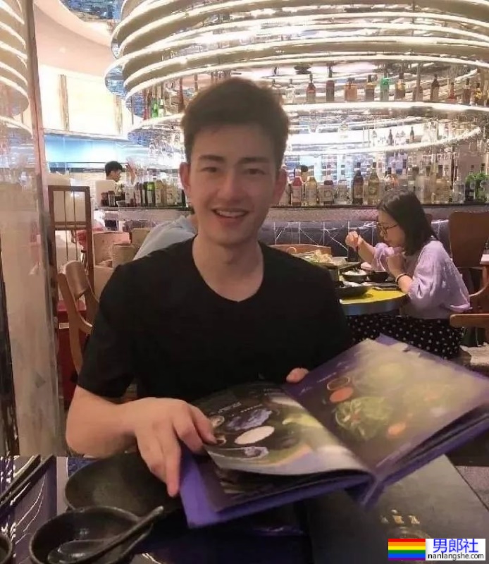 羽毛球队00后帅哥闪耀杭州亚运会，羽毛球队颜值天花板来了！ - 51虹马