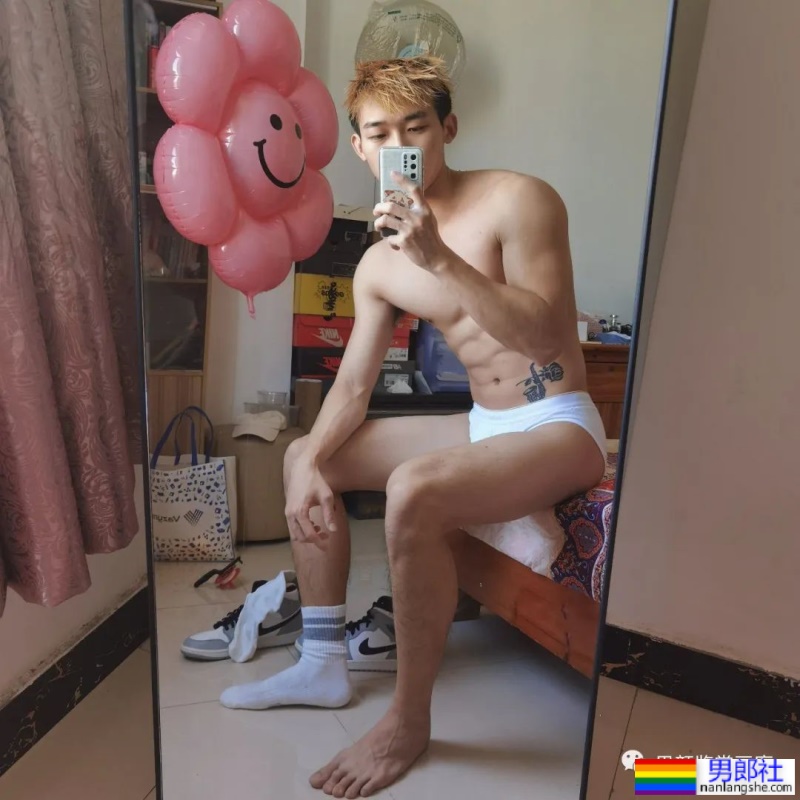 推上183cm极品肌肉小哥哥,腹肌身材太诱惑了! - 51虹马 推上183cm极品肌肉小哥哥,腹肌身材太诱惑了! - 51虹马