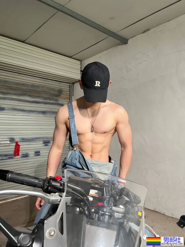 身高183cm拥有完美八块腹肌的山东男人 - 51虹马 身高183cm拥有完美八块腹肌的山东男人 - 51虹马