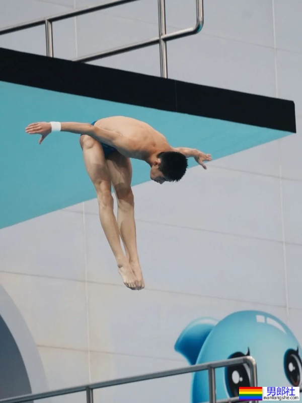 实拍山西17岁跳水小哥皮亚宁，05后的男生太强了 - 51虹马