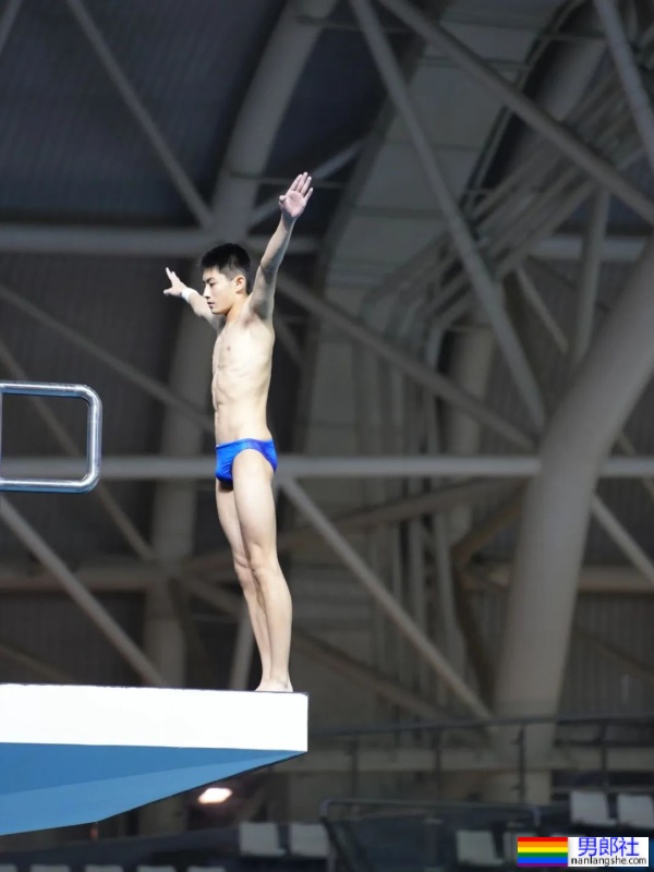 实拍山西17岁跳水小哥皮亚宁，05后的男生太强了-51虹马