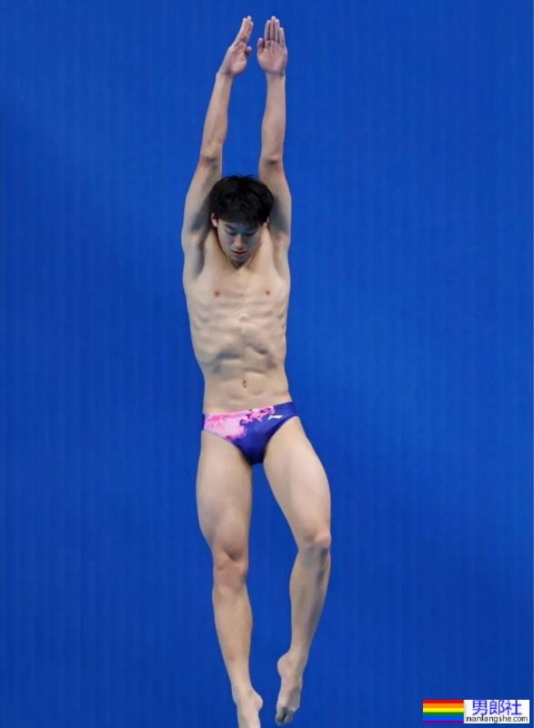 跳水队新晋颜值天花板严鑫，17岁186CM的白皮肌肉少年-51虹马