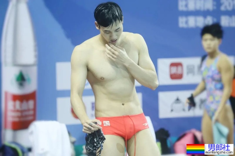 游泳冠军退役当教练，穿紧身泳裤，教你游泳可以吗？-51虹马