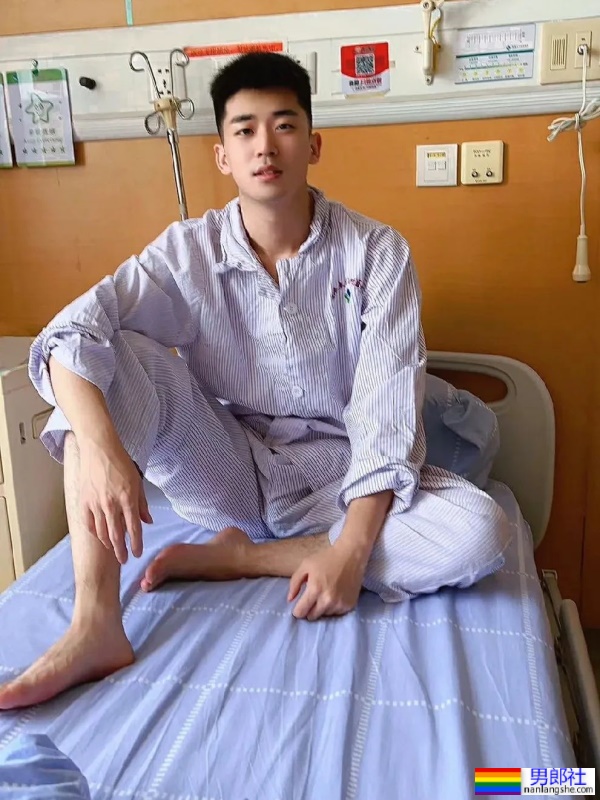 南航空少，穿病号服都觉得太帅了-51虹马