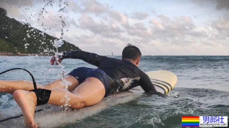 上海1姐张弦最新肌肉照，这状态40岁了你敢信？ - 51虹马