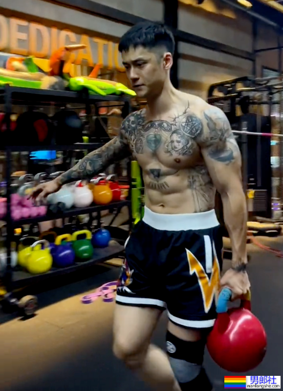 32岁的蒋劲夫，变成这样了.... - 51虹马