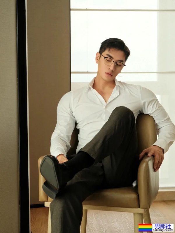 正装熟男，魅力更大吧 - 51虹马