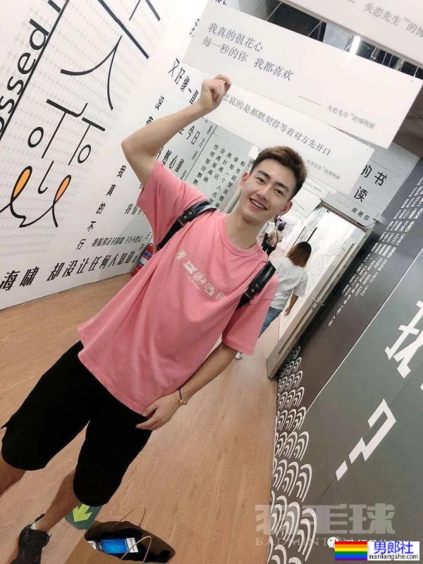 羽毛球队00后帅哥闪耀杭州亚运会，羽毛球队颜值天花板来了！ - 51虹马