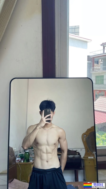 成都体育学院的室友，没事就脱衣服 - 51虹马