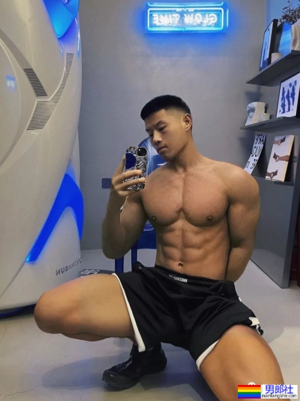 拼车遇到肌肉小哥，他在旁边装睡！ - 51虹马