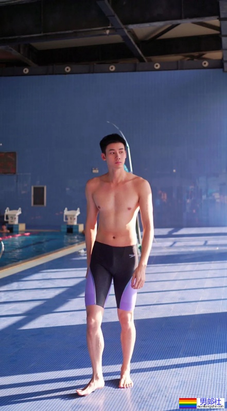 游泳冠军退役当教练，穿紧身泳裤，教你游泳可以吗？ - 51虹马