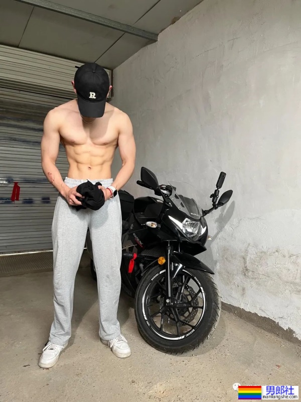 身高183cm拥有完美八块腹肌的山东男人 - 51虹马 身高183cm拥有完美八块腹肌的山东男人 - 51虹马